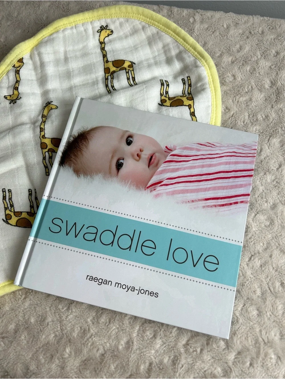Aden + Anais Burpy Bib & Swaddle Love Book Yellow White Giraffe Print
